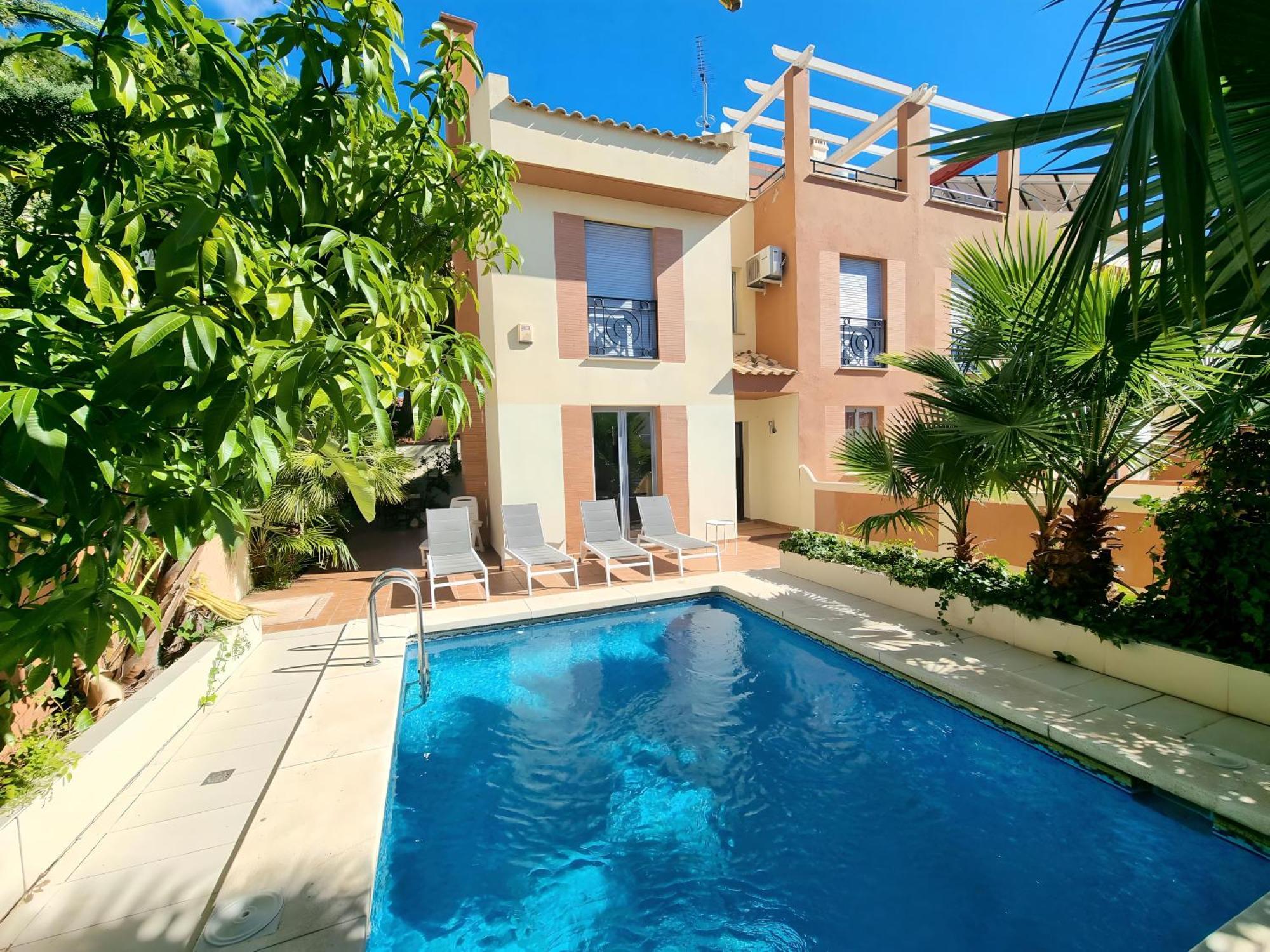 Stunning Home With Outdoor Swimmingpool, 4 Bedrooms And Wifi Benalmádena Dış mekan fotoğraf